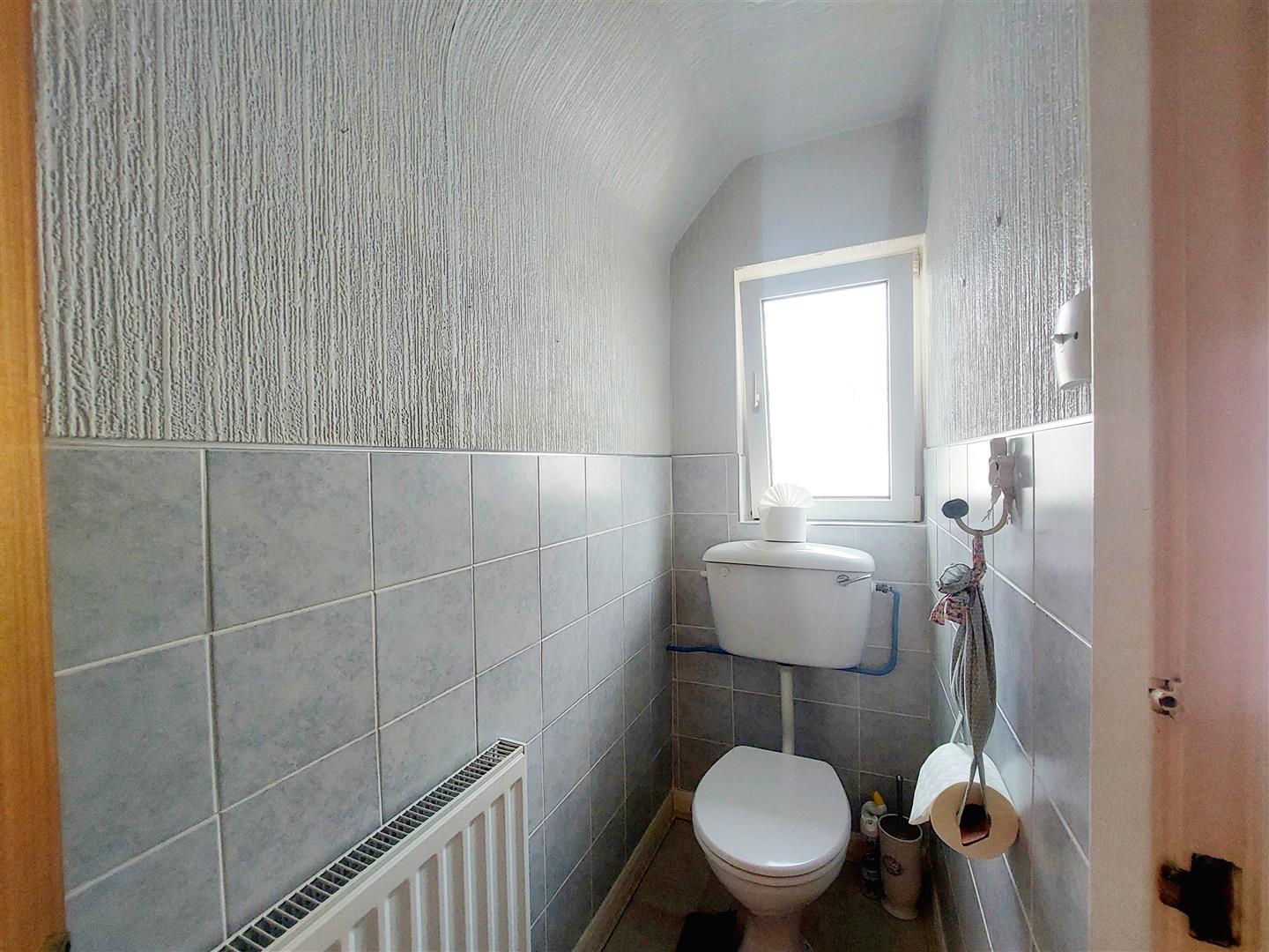 Woodfield Avenue, Pontlliw, Swansea, SA4 9EQ